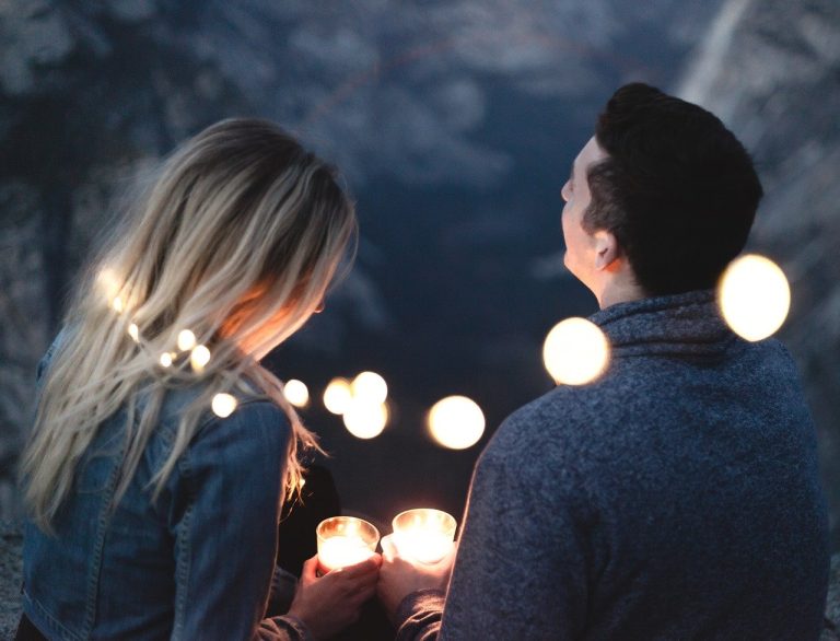 Dating: de la taxa de celibat, la inteligența artificială