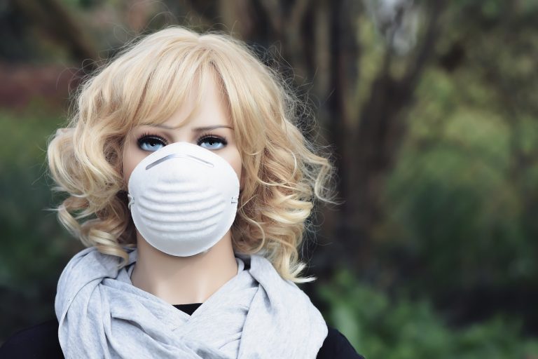 Cine sunt oamenii care refuză să poarte mască? Posedă trăsături din Triada Întunecată