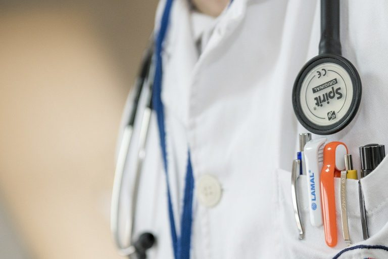 Medicii de familie nu mai pot acorda concediu medical unui bolnav care a avut COVID-19
