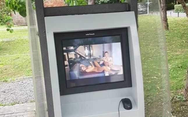 Film porno pus să ruleze la un infochioşc din Timișoara – FOTO