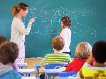 Școala începe pe 14 septembrie, cu majoritatea elevilor în clasă
