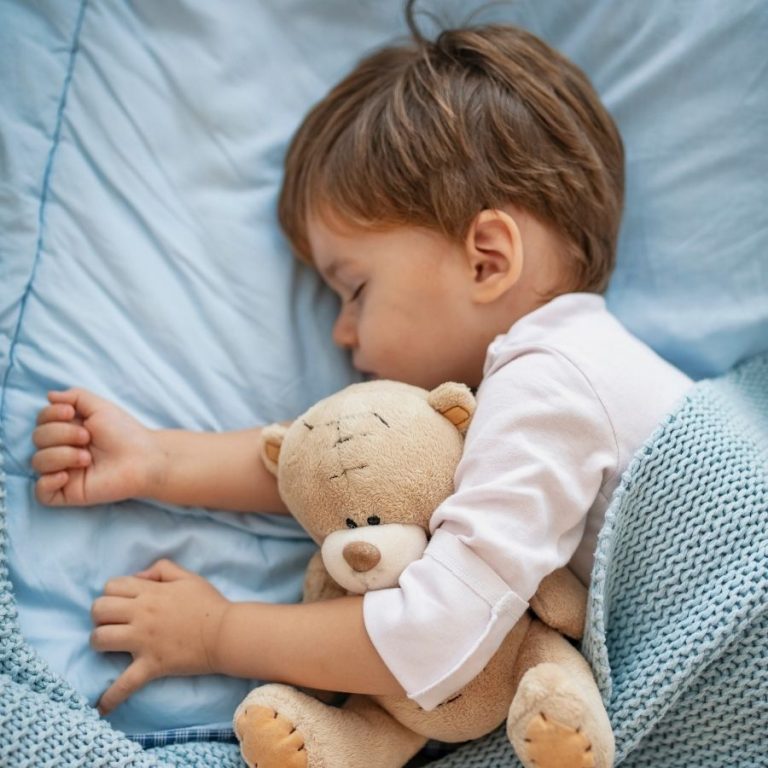 Somnul copiilor va fi mai dulce dacă vor îmbrăca pijamale frumoase și confortabile