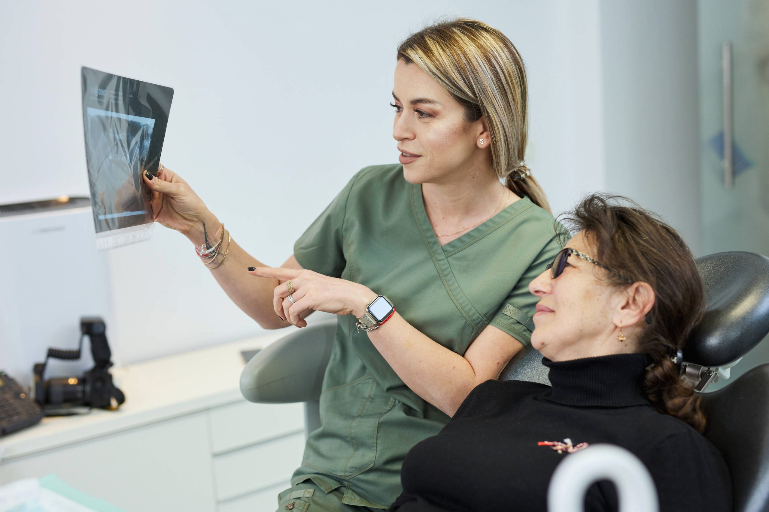medicul stomatolog Sorina Stroe (MG Dental)