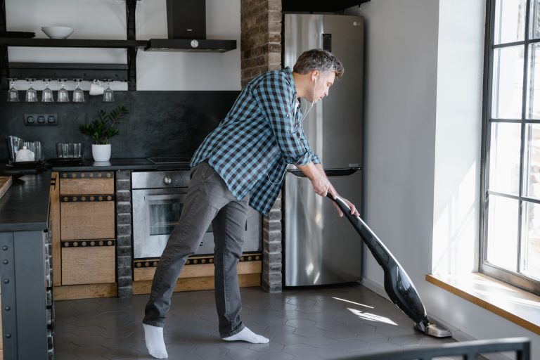 6 avantaje ale unui aspirator fără fir