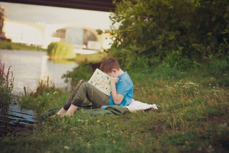 Sindromul Tourette la Copii: Abordarea și Sprijinul pentru Tinerii Care Trăiesc cu Această Tulburare