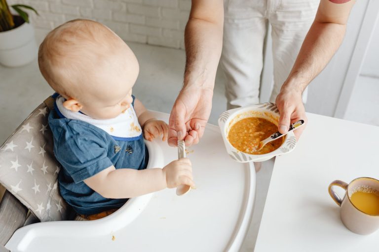 Alimentația Ideală pentru Bebeluși în 2024: Sfaturi și Recomandări pentru Părinți