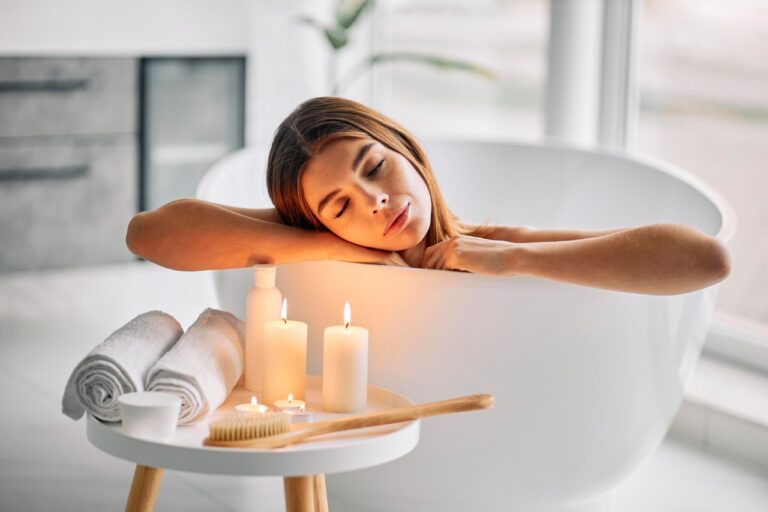 Cum planifici un weekend solo detox fără a părăsi apartamentul