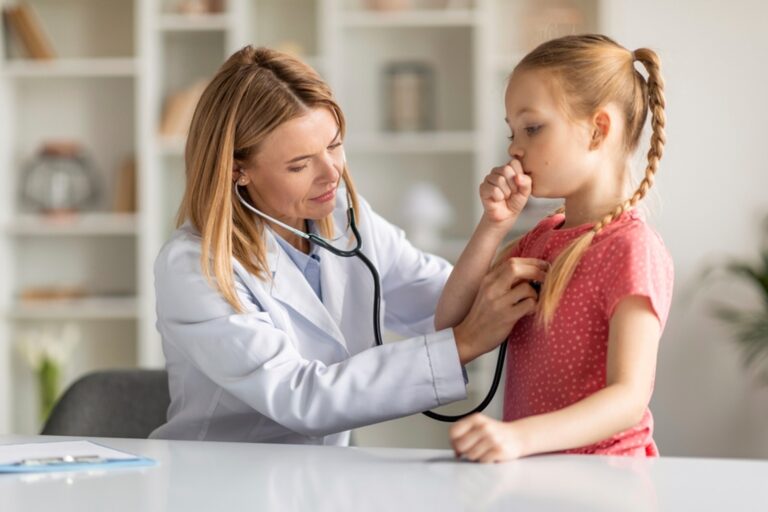 Tusea la copii: 10 semne care nu trebuie ignorate