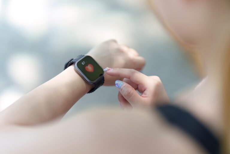 Tracking de sănătate pe smartwatch: ce date îți oferă și cum le folosești corect?